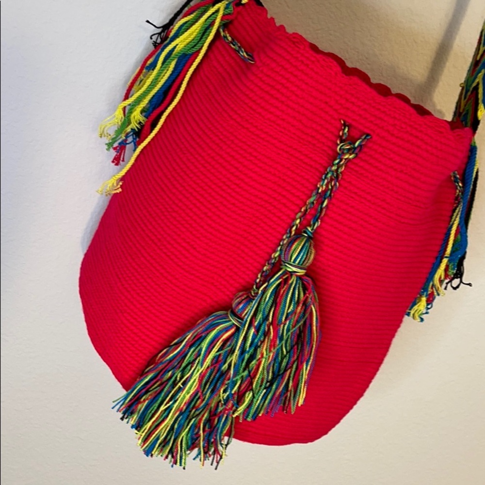 Handbags - Picture 7 of 9